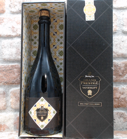 Hertog Jan Grand Prestige 2010 en 2017 incl houten kist 2010 - 75 CL